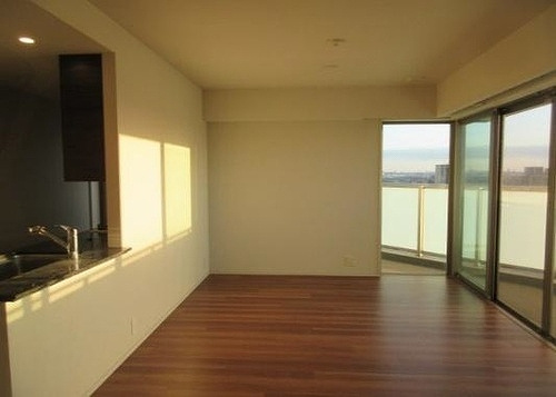 プラウドタワー武蔵浦和レジデンスの居間・リビング|LDK別角度　※2026.1撮影