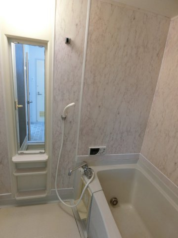 グランド吹上の浴室|※別の部屋の参考写真（内装色が異なる場合があります。）