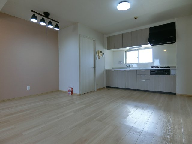 グランド吹上の居間・リビング|※別の部屋の参考写真（内装色が異なる場合があります。）