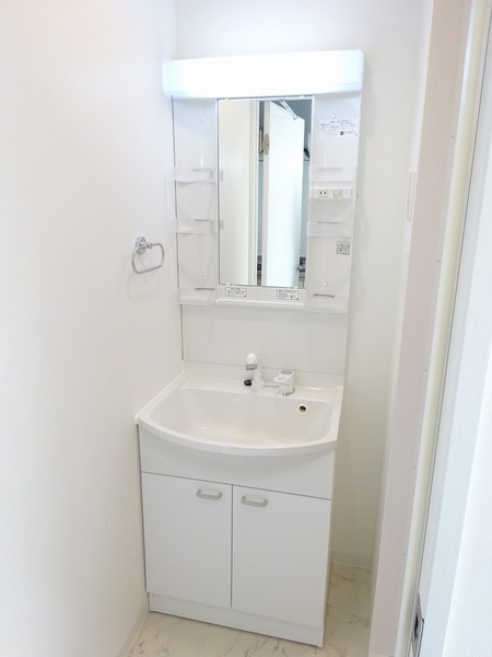 ザ・レジデンス・オブ・トーキョーＳＲ２０の洗面所|広い洗面スペース