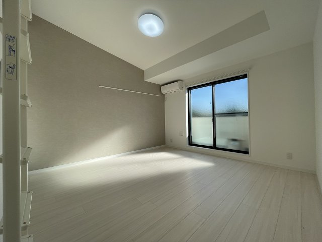 鴻巣市大間２丁目のアパートの居間・リビング|退去前につき、別部屋のお写真です。