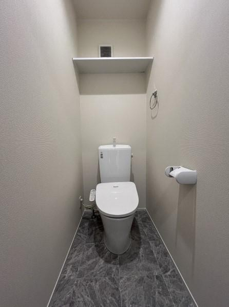 ライジングスクエアのトイレ|ゆったりとした空間のトイレです