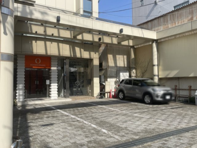 くろかねやビルの駐車場