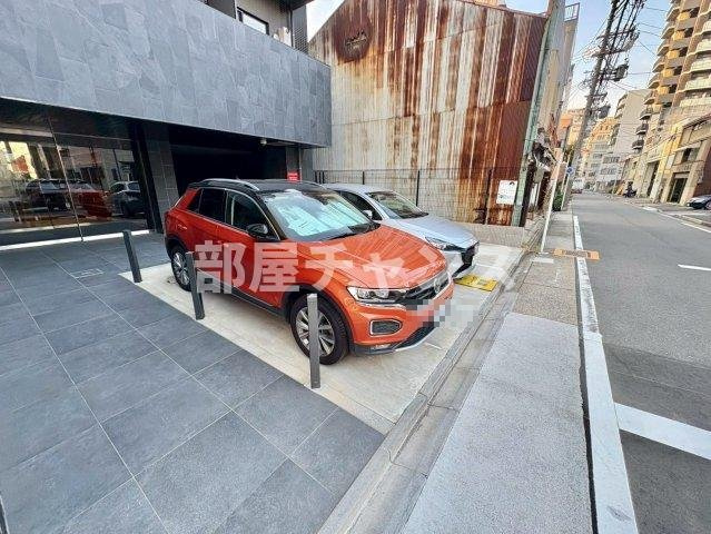 メイクス上前津Ⅳの駐車場