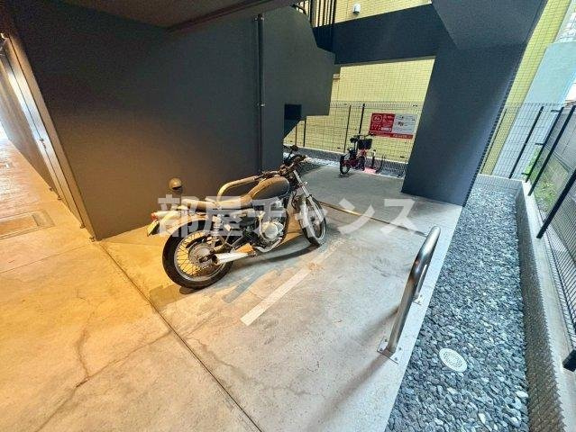 メイクス上前津Ⅳの駐車場