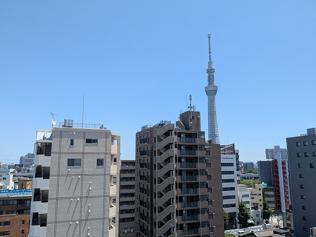 エスレジデンス浅草clarityの設備|上層階の共用廊下からスカイツリー隅田川花火見えます