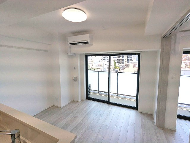 エスレジデンス浅草clarityの設備|カウンターキッチン、リビングと各洋室にエアコンと照明付きです、インターネットWi-Fi無料、ペット可小型犬or猫1匹