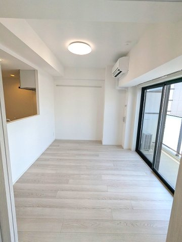 エスレジデンス浅草clarityの設備|カウンターキッチン、リビングと各洋室にエアコンと照明付きです、インターネットWi-Fi無料、ペット可小型犬or猫1匹