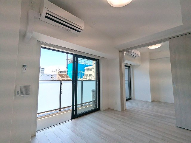 エスレジデンス浅草clarityの設備|カウンターキッチン、リビングと各洋室にエアコンと照明付きです、インターネットWi-Fi無料、ペット可小型犬or猫1匹