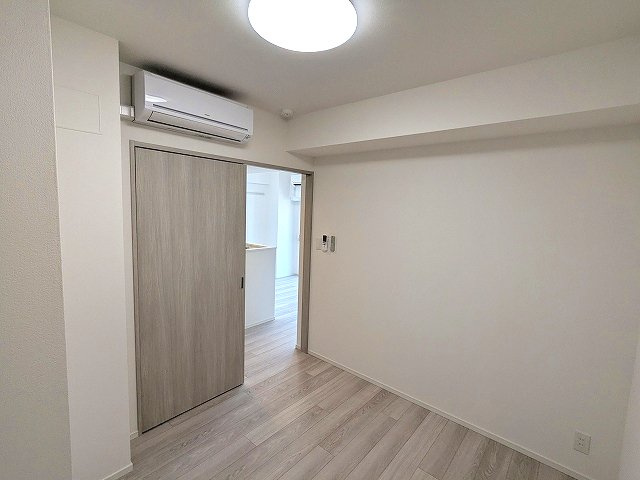 エスレジデンス浅草clarityの設備|4帖洋室、ウォークインクローゼット、リビングと各洋室にエアコンと照明付きです、インターネットWi-Fi無料、ペット可小型犬or猫1匹