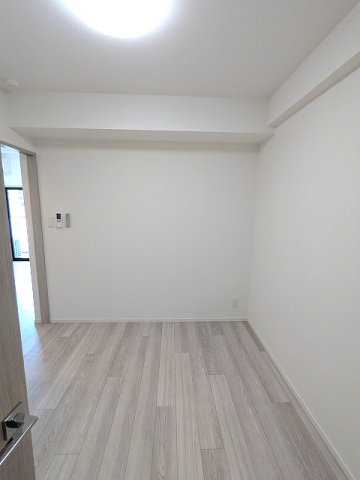 エスレジデンス浅草clarityの設備|4帖洋室、ウォークインクローゼット、リビングと各洋室にエアコンと照明付きです、インターネットWi-Fi無料、ペット可小型犬or猫1匹