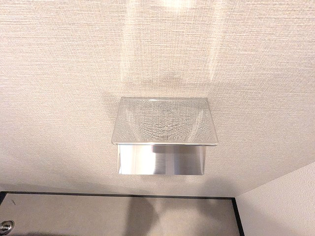 エスレジデンス浅草clarityの設備|温水洗浄便座にはペーパーホルダーの上にスマホストレージ付きです