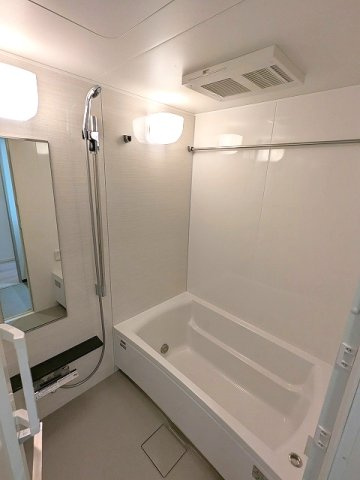 エスレジデンス浅草clarityの浴室|追焚オートバス、浴室換気乾燥機、広々のバスタブです