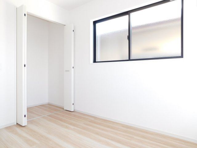 清須市西須ケ口1期の洋室|◇洋室◇　　２面採光で明るい洋室４．９帖　クローゼット完備♪
