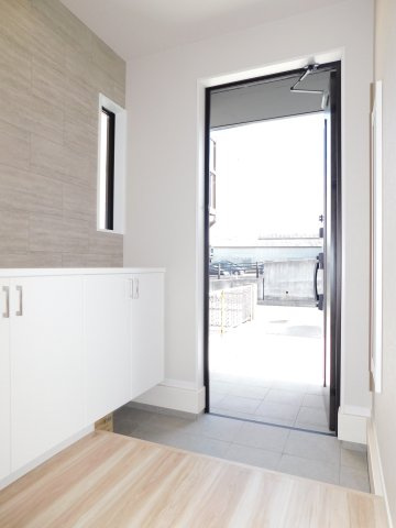 清須市西須ケ口1期の玄関|◇玄関◇　　家族の履物がしっかり収納できるシューズ収納！　