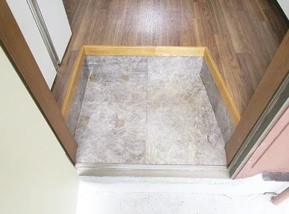 第３ヒルズハウスの玄関