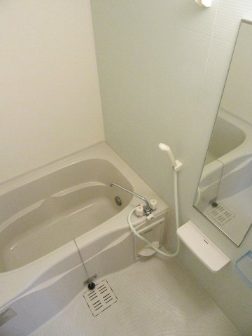 ウィステリアガーデン　Ｃの浴室|コンパクトで使いやすいお風呂です