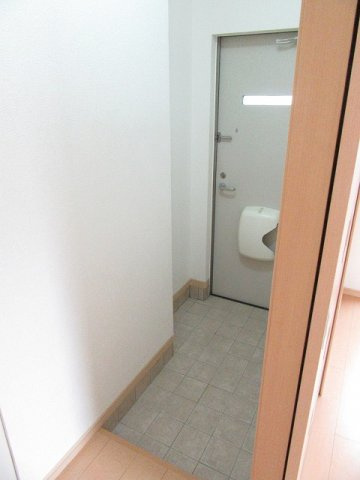 ウィステリアガーデン　Ｃの玄関|落ち着いた玄関です