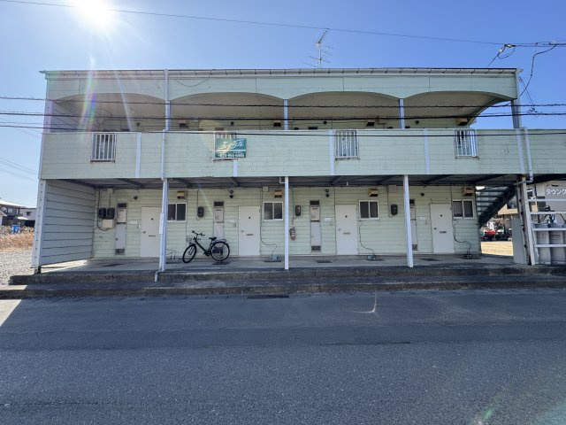 想定年間賃料474万　想定利回り13.54％　木造の外観