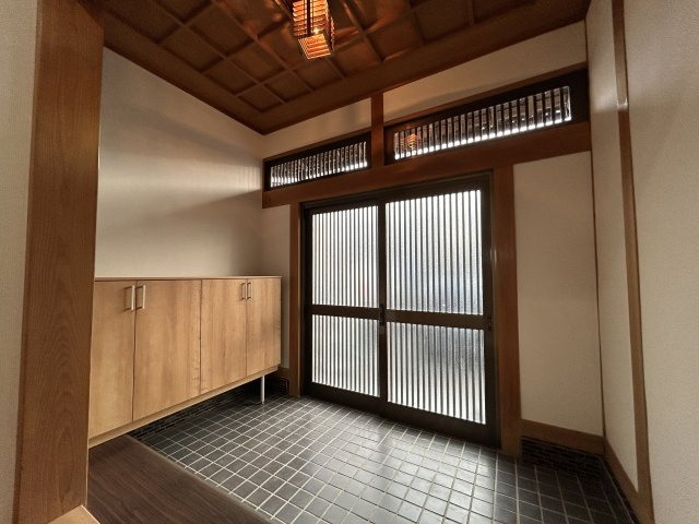 【商談中】リフォーム中古戸建　安八郡神戸町大字加納　昭和56年築の玄関