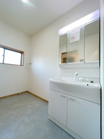 リフォーム中古戸建　安八郡神戸町大字加納　昭和56年築の独立洗面台