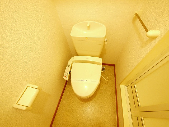 レオパレス大徳Ｃのトイレ|落ち着いたトイレです