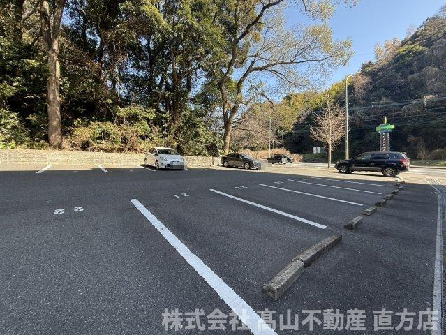 プリンス二番館の駐車場