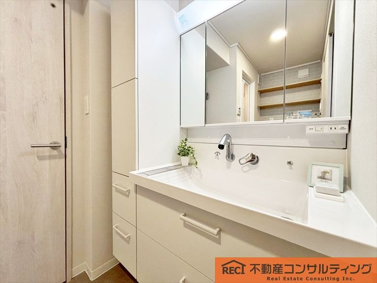 今津浜パークタウン16号棟の独立洗面台