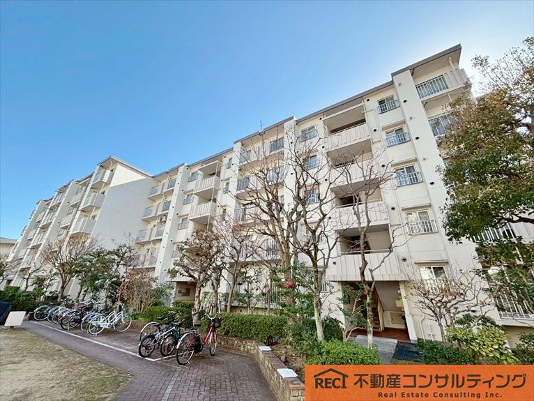 今津浜パークタウン16号棟の外観