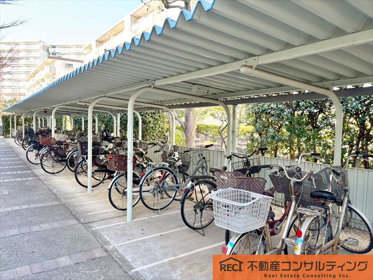 今津浜パークタウン16号棟の駐輪場