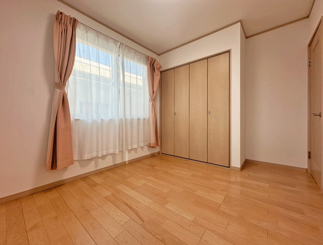 宮城郡利府町菅谷字赤坂の洋室