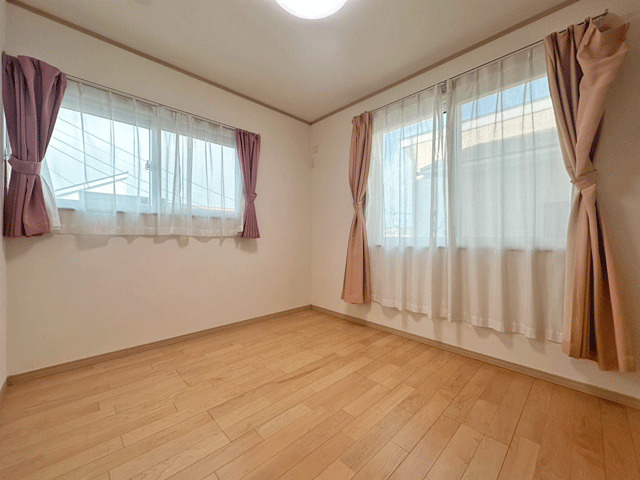 宮城郡利府町菅谷字赤坂の洋室