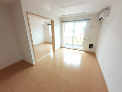 【居間・リビング】 | サニーヴィレッジⅢ | 居室・リビング