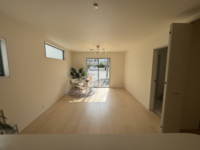 【居間・リビング】 | 豊見城市我那覇（全3棟）ラスト1号棟 | 1号棟　LDK17帖♪リビング収納付き♪
