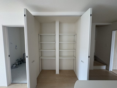【収納】 | 豊見城市我那覇（全3棟）ラスト1号棟 | 1号棟　LDK17帖♪リビング収納付き♪