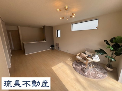 【居間・リビング】 | 豊見城市我那覇（全3棟）ラスト1号棟 | 1号棟　LDK17帖♪リビング収納付き♪