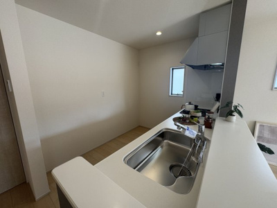 【キッチン】 | 豊見城市我那覇（全3棟）1号棟 | 1号棟　会話が弾む対面式キッチン♪