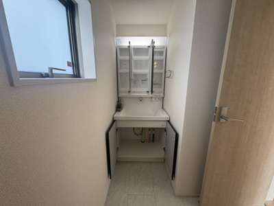 【独立洗面台】 | 豊見城市我那覇（全3棟）1号棟 | 1号棟　三面鏡付き洗髪洗面化粧台♪