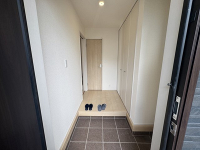 【玄関】 | 豊見城市我那覇（全3棟）1号棟 | 1号棟　ゆとりある玄関♪