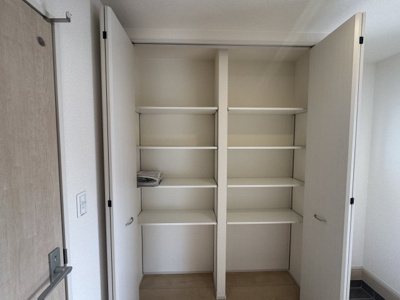 【玄関】 | 豊見城市我那覇（全3棟）1号棟 | 1号棟　十分な収納付き玄関♪