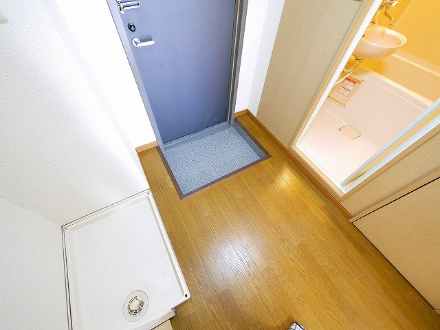 レオパレス大陽壱番館の玄関|明るい玄関です