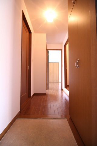 クレールプラザ立花B棟の玄関