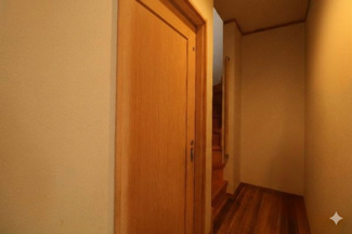 【内装】 | 真岡市高勢町4LDK中古住宅 | 室内をイメージしやすくするため、一部の家具やお荷物を加工で消去しております。