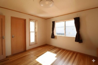 【洋室】 | 真岡市高勢町4LDK中古住宅 | 室内をイメージしやすくするため、一部の家具やお荷物を加工で消去しております。