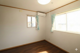 【洋室】 | 真岡市高勢町4LDK中古住宅 | 室内をイメージしやすくするため、一部の家具やお荷物を加工で消去しております。