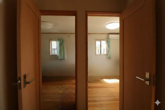 【内装】 | 真岡市高勢町4LDK中古住宅 | 室内をイメージしやすくするため、一部の家具やお荷物を加工で消去しております。