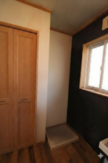 【ランドリースペース】 | 真岡市高勢町4LDK中古住宅 | 室内をイメージしやすくするため、一部の家具やお荷物を加工で消去しております。