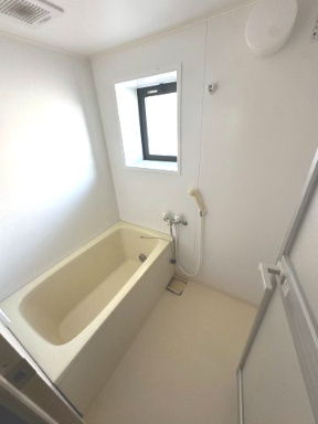 プリエの浴室|生活感のあるシンプルな追い炊きバス