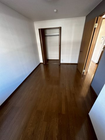 プリエの居間・リビング|北側洋室は収納もあります。