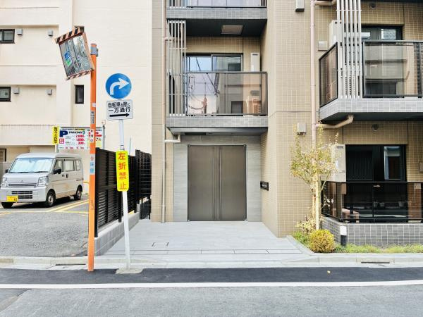 コンポジット早稲田鶴巻町のエントランス